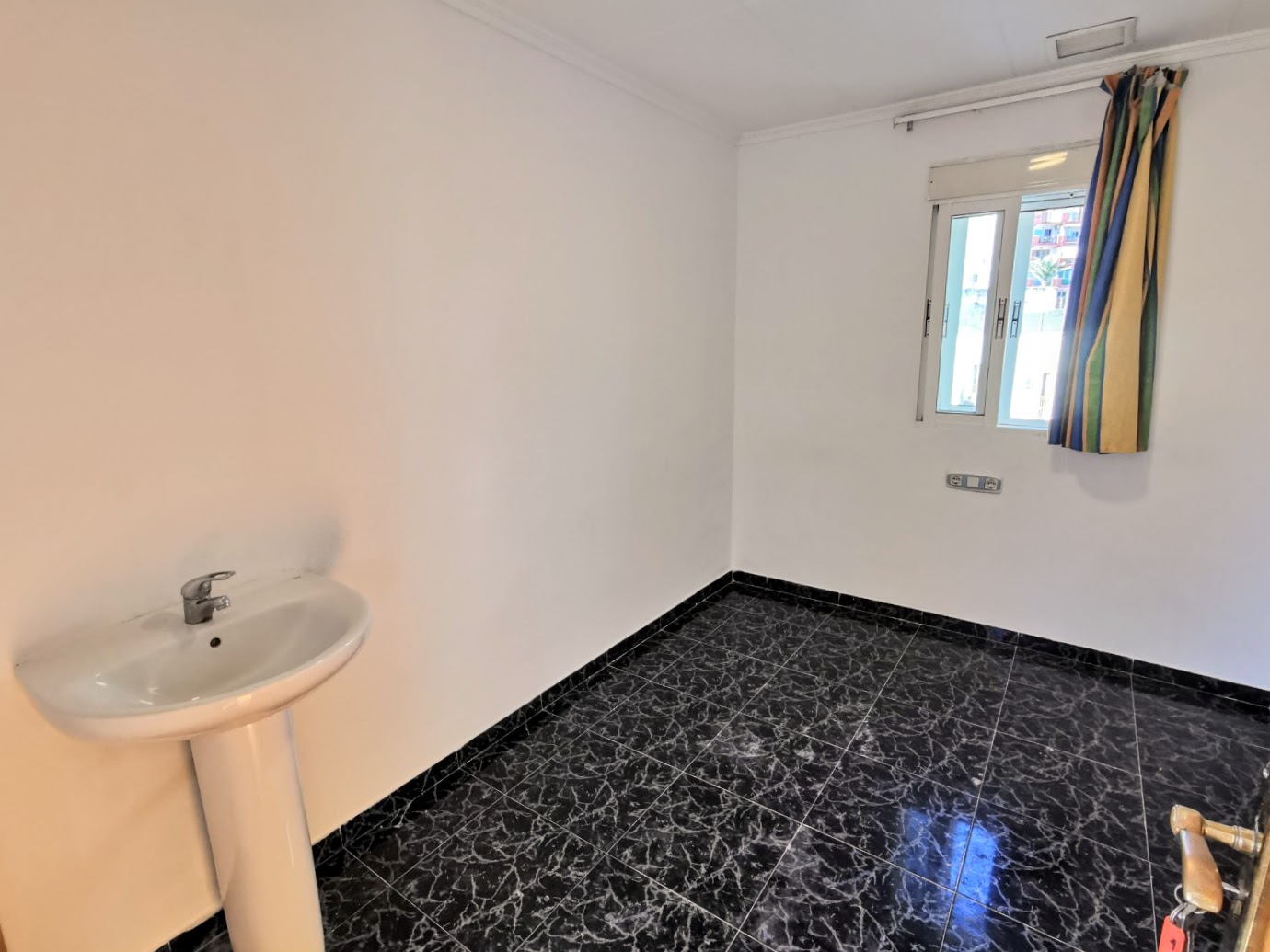 Apartamento único de 10 dormitorios en venta a poca distancia de la playa
