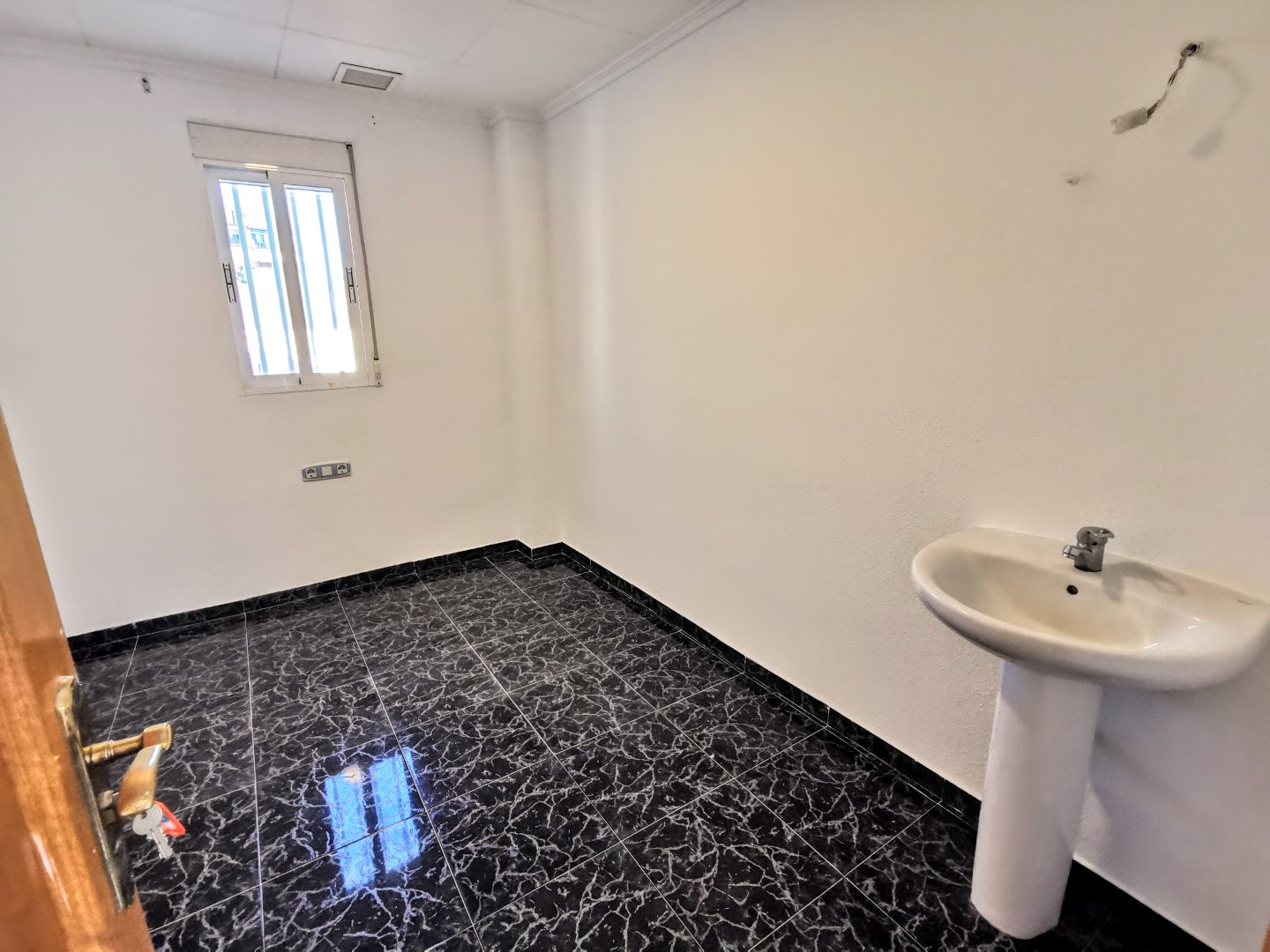 Apartamento único de 10 dormitorios en venta a poca distancia de la playa