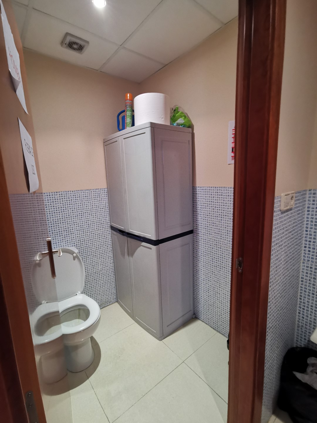 Espacio comercial de primera calidad en la vibrante Calpe: 163 m² de esquinera