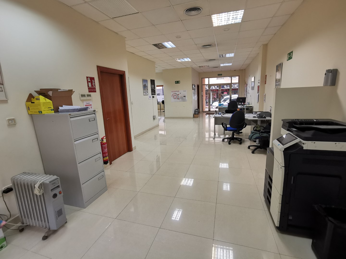 Espacio comercial de primera calidad en la vibrante Calpe: 163 m² de esquinera