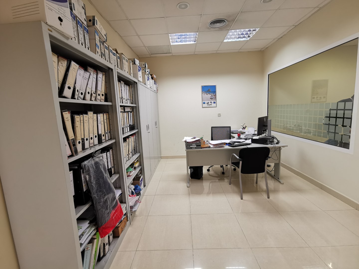 Espacio comercial de primera calidad en la vibrante Calpe: 163 m² de esquinera