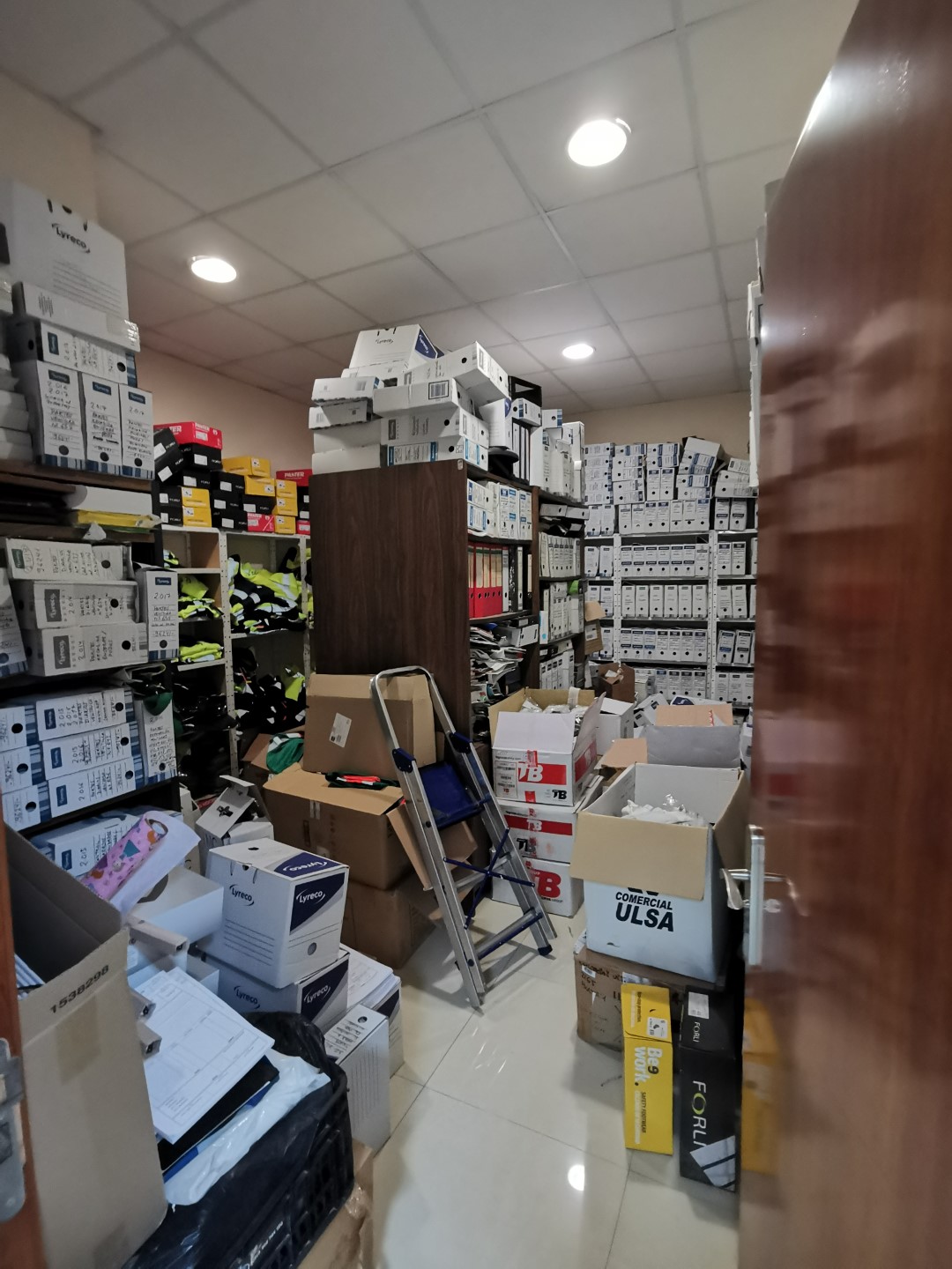 Espacio comercial de primera calidad en la vibrante Calpe: 163 m² de esquinera