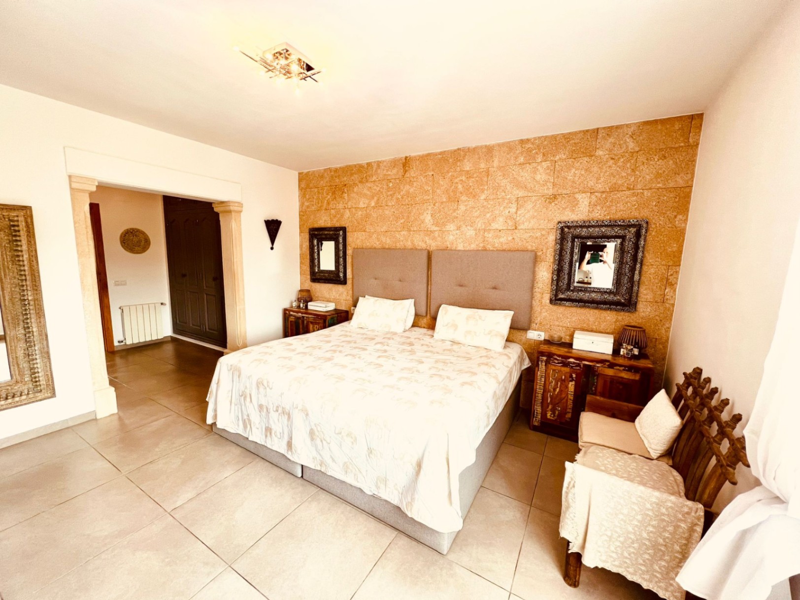 Exquisita villa de 5 dormitorios con impresionantes vistas en venta en Jávea cerca de la playa.