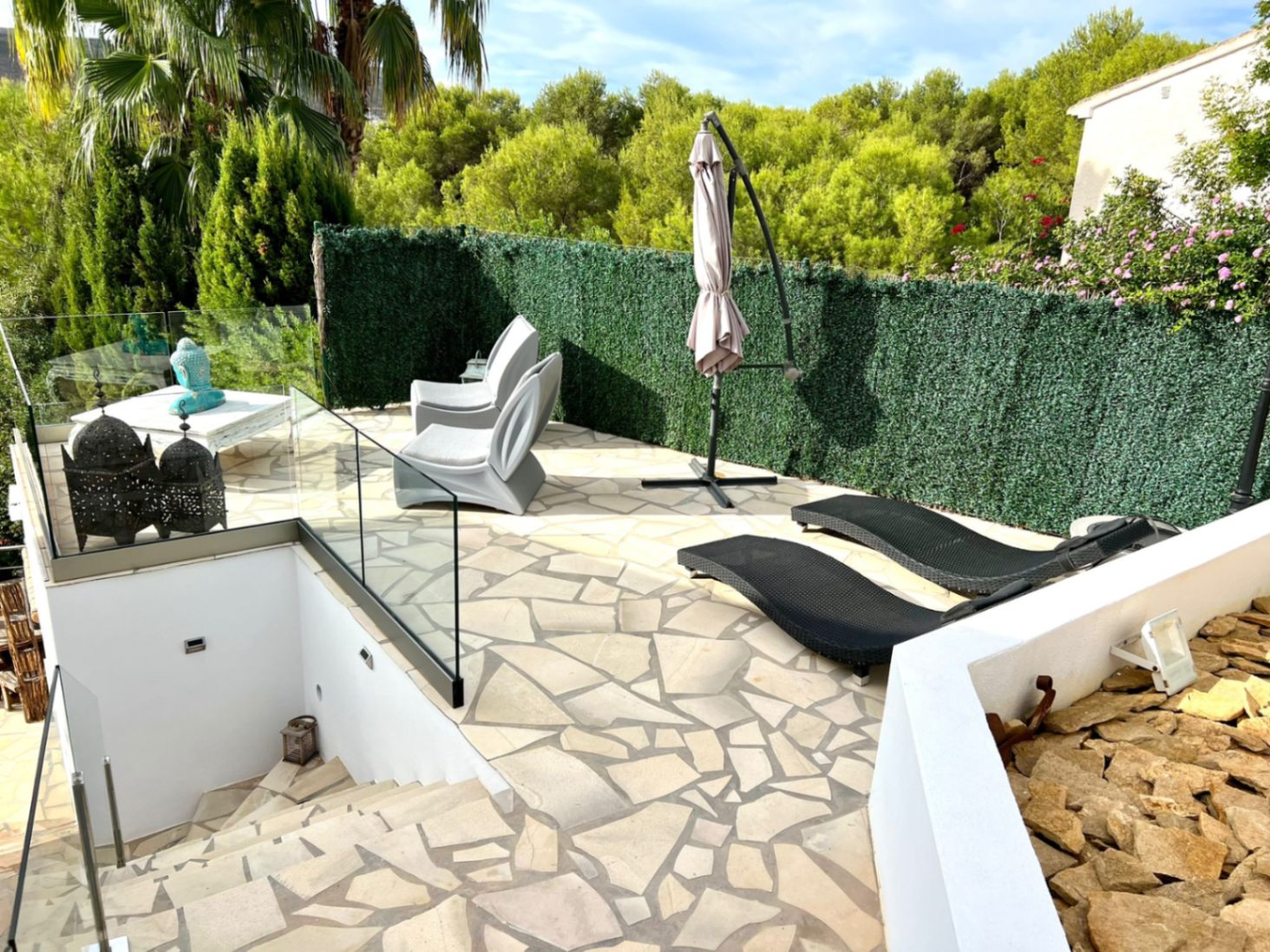 Exquisita villa de 5 dormitorios con impresionantes vistas en venta en Jávea cerca de la playa.