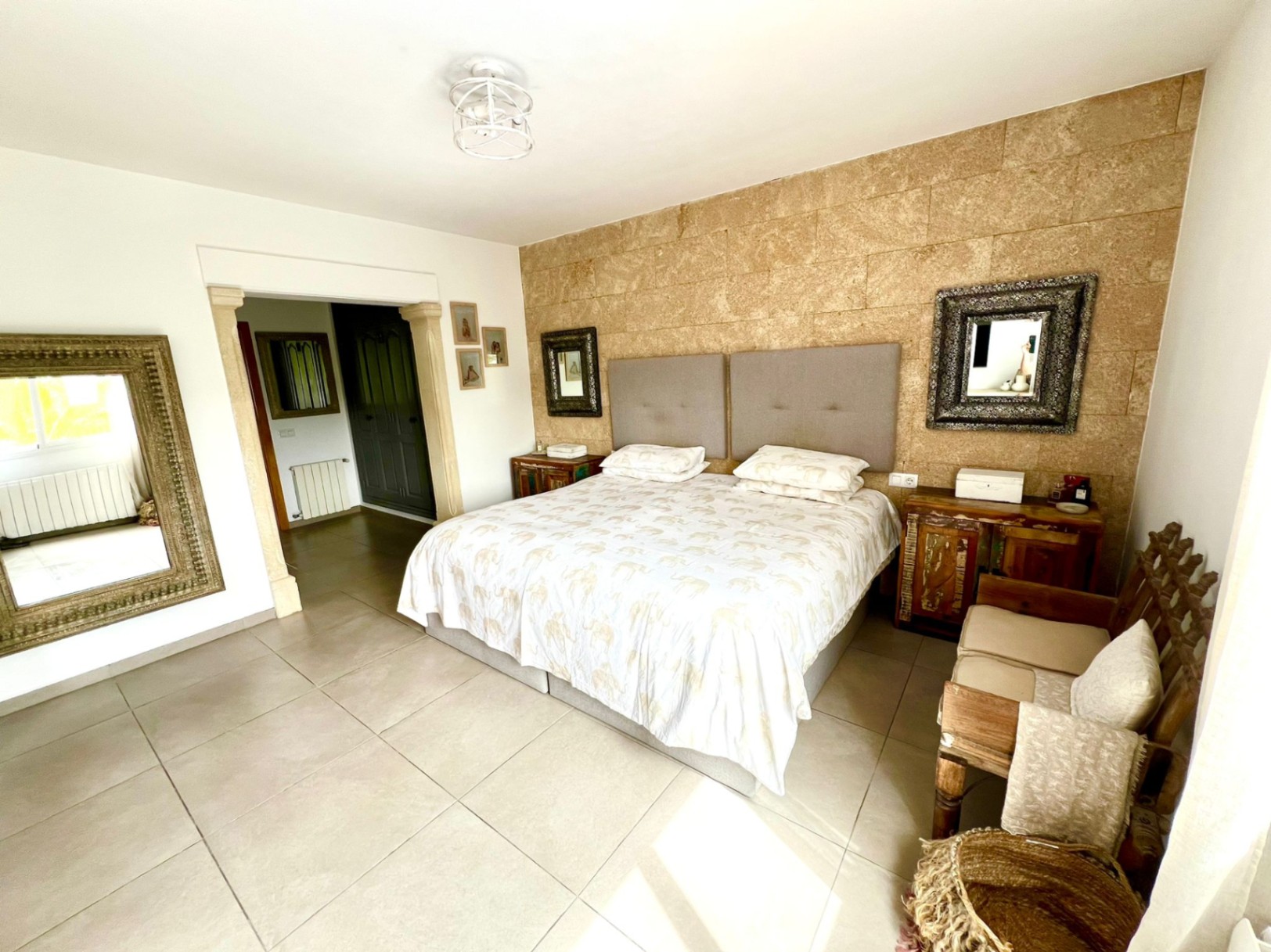 Exquisita villa de 5 dormitorios con impresionantes vistas en venta en Jávea cerca de la playa.