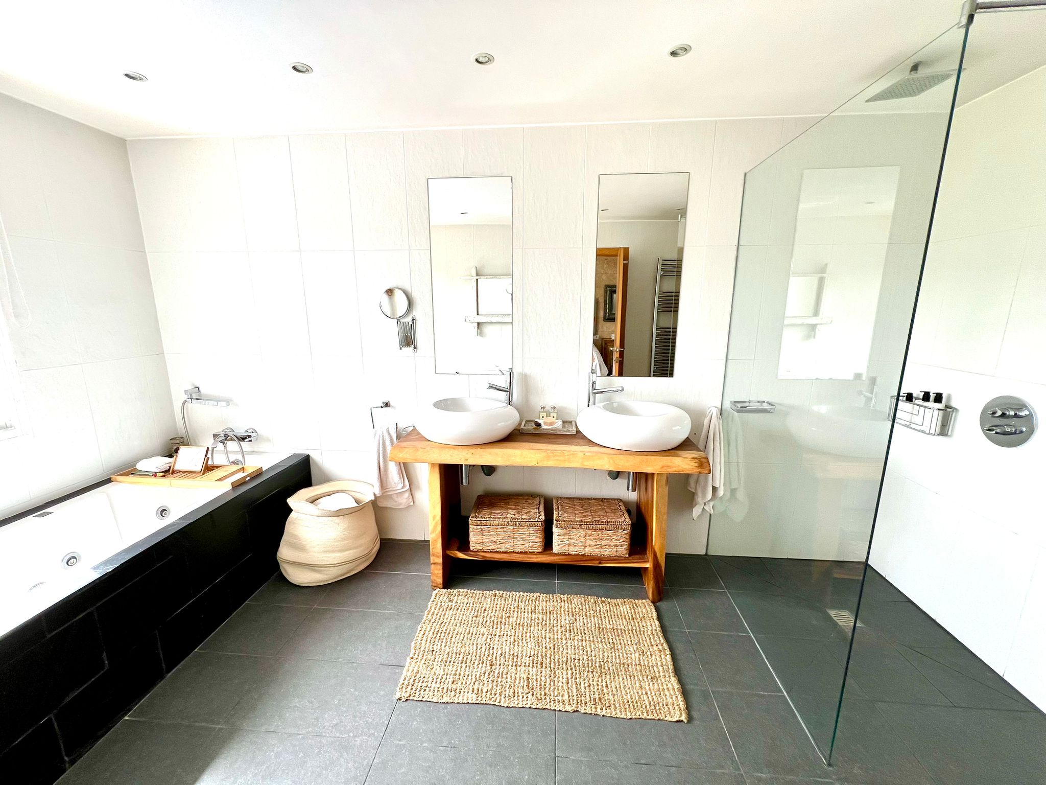 Exquisita villa de 5 dormitorios con impresionantes vistas en venta en Jávea cerca de la playa.