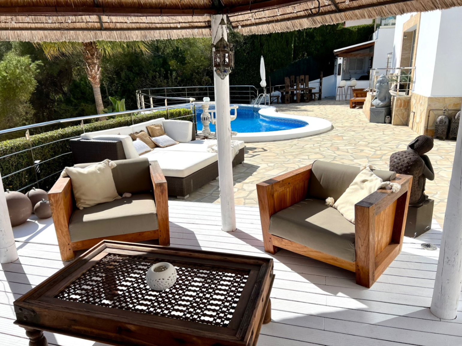 Exquisita villa de 5 dormitorios con impresionantes vistas en venta en Jávea cerca de la playa.