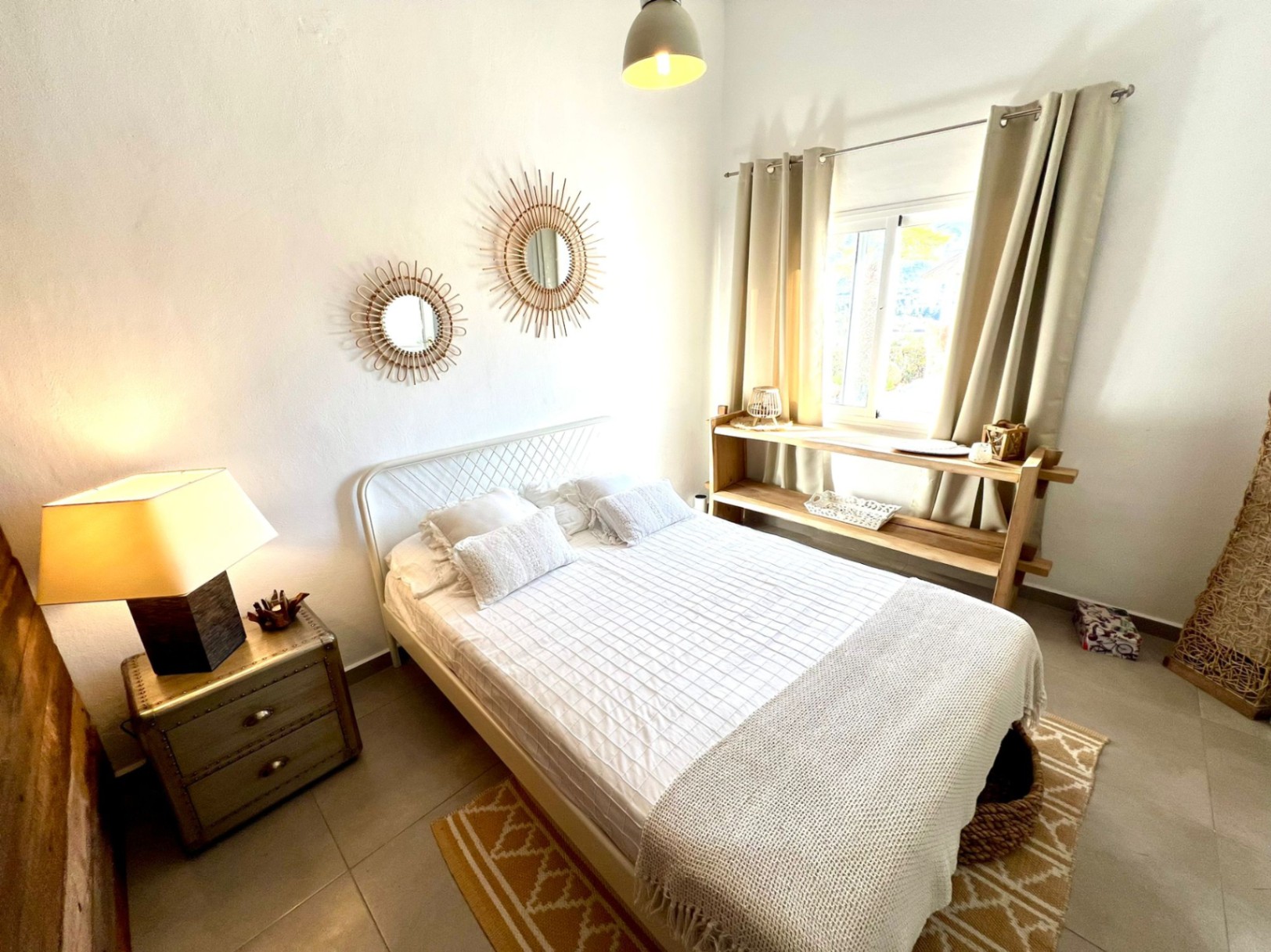 Exquisita villa de 5 dormitorios con impresionantes vistas en venta en Jávea cerca de la playa.