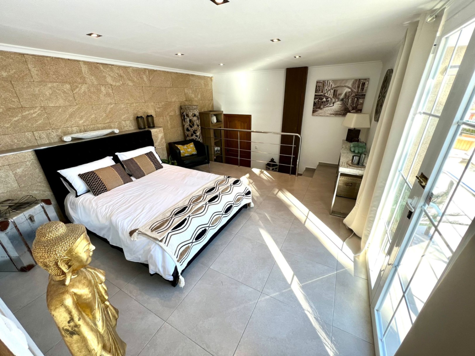 Exquisita villa de 5 dormitorios con impresionantes vistas en venta en Jávea cerca de la playa.