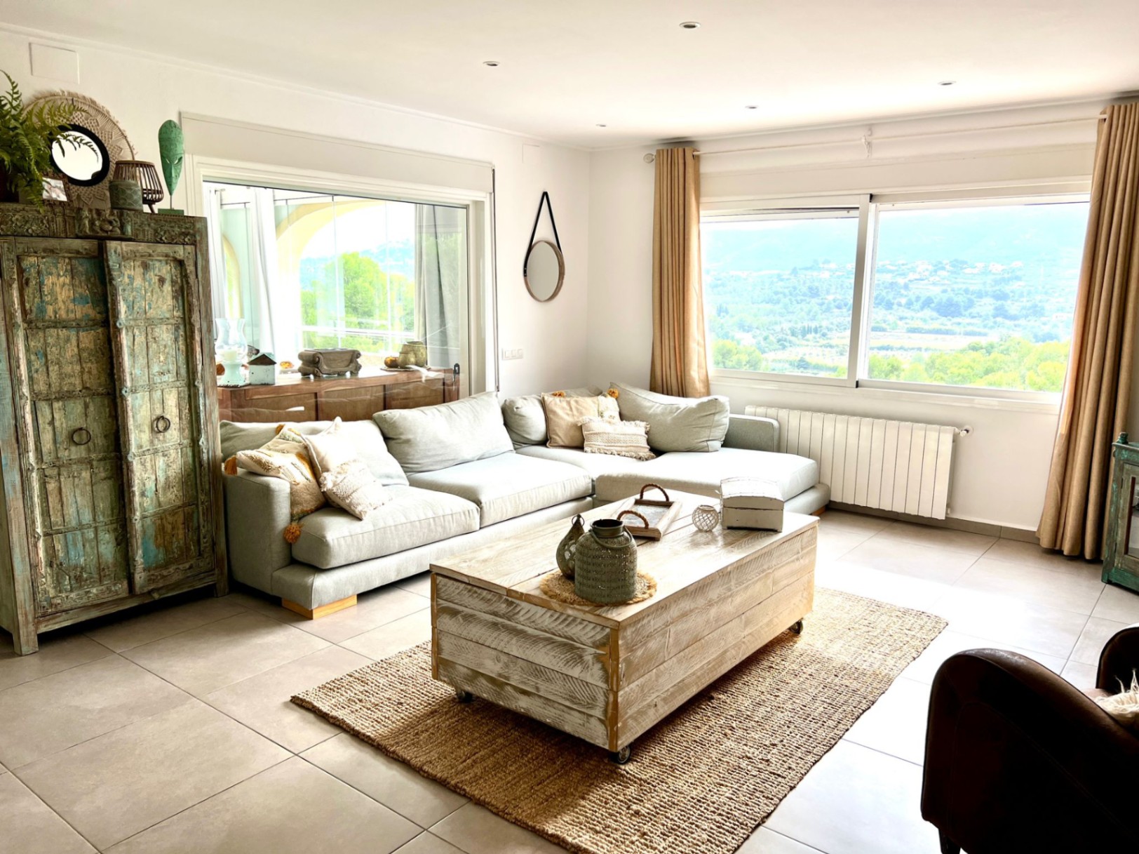 Exquisita villa de 5 dormitorios con impresionantes vistas en venta en Jávea cerca de la playa.