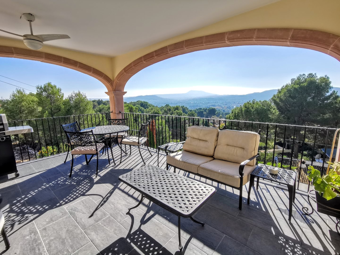 Modern villa till salu i Javea med spektakulär öppen utsikt över Montgo