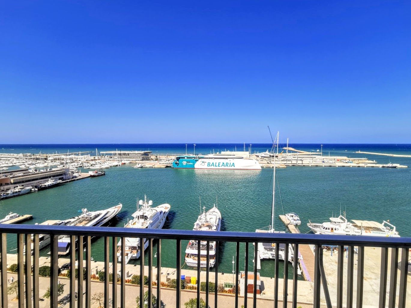 Exquisite Seaside Haven: An Unparalleled Penthouse Experience in Dénia